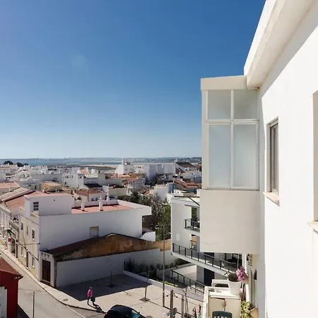 Remarkable 2-bed Appartement *